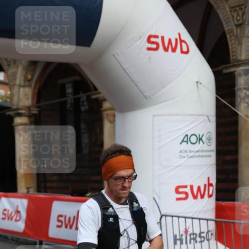 05.10.2025 - 20. swb-Marathon Bremen Yannick Fuchs http://msf.ph/oto/9263256 05.10.2025 10:50:01 Ziel 9218, 9369, 9696, 9761, 9889, 10159, 10346, 10781, 10946, 11091, 11642, 11749 meine-sportfotos.de