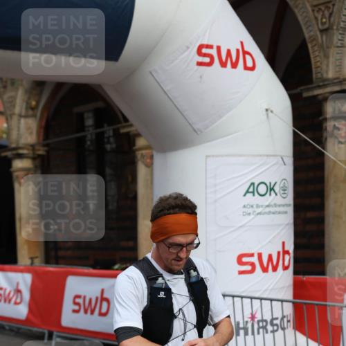 05.10.2025 - 20. swb-Marathon Bremen Yannick Fuchs http://msf.ph/oto/9263264 05.10.2025 10:50:01 Ziel 9218, 9369, 9696, 9761, 9889, 10159, 10346, 10781, 10946, 11091, 11642, 11749 meine-sportfotos.de