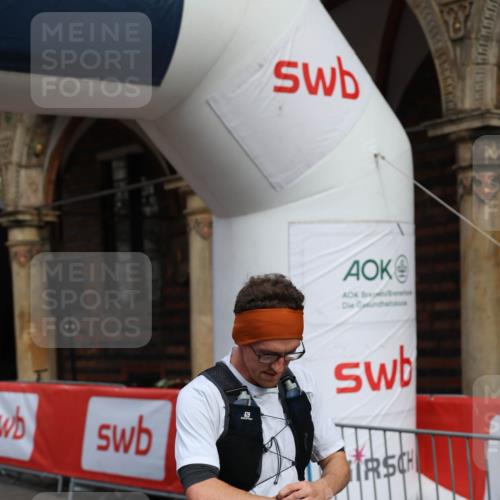 05.10.2025 - 20. swb-Marathon Bremen Yannick Fuchs http://msf.ph/oto/9263273 05.10.2025 10:50:01 Ziel 9218, 9369, 9696, 9761, 9889, 10159, 10346, 10781, 10946, 11091, 11642, 11749 meine-sportfotos.de