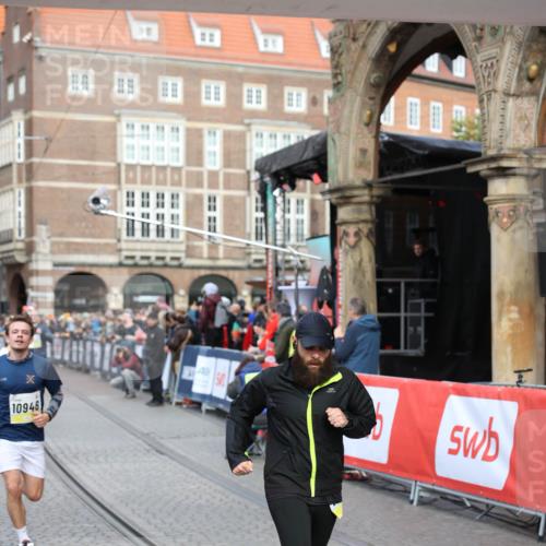 05.10.2025 - 20. swb-Marathon Bremen Yannick Fuchs http://msf.ph/oto/9263289 05.10.2025 10:50:03 Ziel 9369, 9693, 9696, 9761, 9889, 10159, 10346, 10543, 10946, 11091, 11642, 11749 meine-sportfotos.de