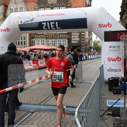 05.10.2025 - 20. swb-Marathon Bremen Yannick Fuchs http://msf.ph/oto/9263299 05.10.2025 11:25:18 Ziel  meine-sportfotos.de