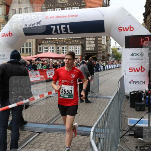 05.10.2025 - 20. swb-Marathon Bremen Yannick Fuchs http://msf.ph/oto/9263305 05.10.2025 11:25:18 Ziel  meine-sportfotos.de