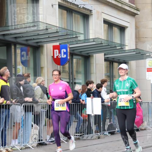 05.10.2025 - 20. swb-Marathon Bremen Strokosch-Dieckow http://msf.ph/oto/9263323 05.10.2025 11:03:20 Ziel 7199, 7788, 9315, 9486, 9498, 9850, 9940, 10213, 10238, 10297, 10478, 10603, 10604, 10711, 10713, 11039, 11150, 11272, 11306, 11522, 11589, 7199, 7788, 9315, 9486, 9498, 9850, 9940, 10213, 10238, 10297, 10478, 10603, 10604, 10711, 10713, 11039, 11150, 11272, 11306, 11522, 11589 meine-sportfotos.de