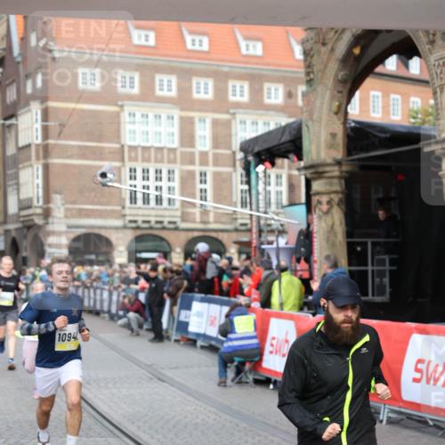 05.10.2025 - 20. swb-Marathon Bremen Yannick Fuchs http://msf.ph/oto/9263325 05.10.2025 10:50:03 Ziel 9369, 9693, 9696, 9761, 9889, 10159, 10346, 10543, 10946, 11091, 11642, 11749 meine-sportfotos.de