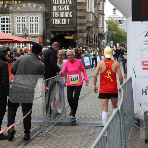 05.10.2025 - 20. swb-Marathon Bremen Yannick Fuchs http://msf.ph/oto/9263338 05.10.2025 11:25:49 Ziel 9338 meine-sportfotos.de