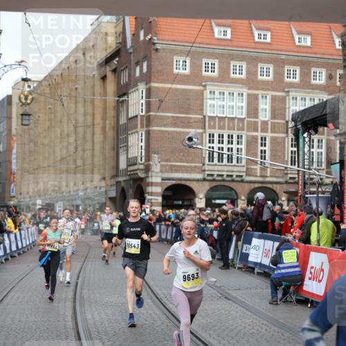 05.10.2025 - 20. swb-Marathon Bremen Yannick Fuchs http://msf.ph/oto/9263366 05.10.2025 10:50:04 Ziel 9369, 9693, 9696, 9761, 9803, 9889, 10159, 10346, 10543, 10946, 11091, 11642, 11749 meine-sportfotos.de
