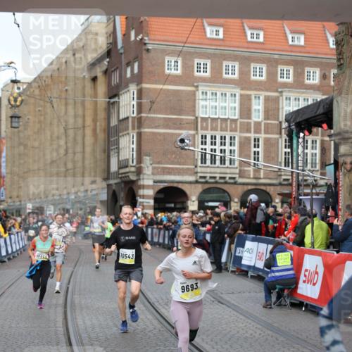 05.10.2025 - 20. swb-Marathon Bremen Yannick Fuchs http://msf.ph/oto/9263382 05.10.2025 10:50:05 Ziel 9369, 9676, 9693, 9696, 9803, 10159, 10543, 10868, 10946, 11091, 11642, 11749 meine-sportfotos.de
