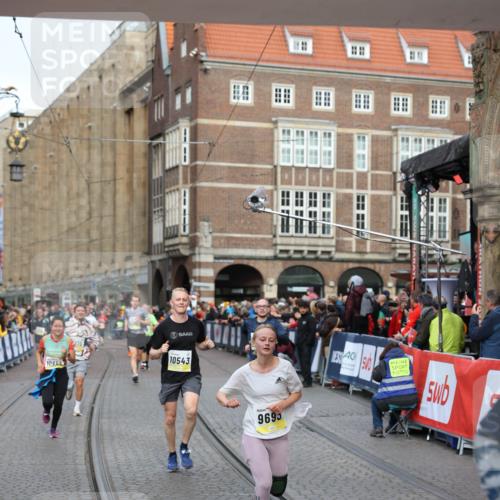 05.10.2025 - 20. swb-Marathon Bremen Yannick Fuchs http://msf.ph/oto/9263395 05.10.2025 10:50:05 Ziel 9369, 9676, 9693, 9696, 9803, 10159, 10543, 10868, 10946, 11091, 11642, 11749 meine-sportfotos.de