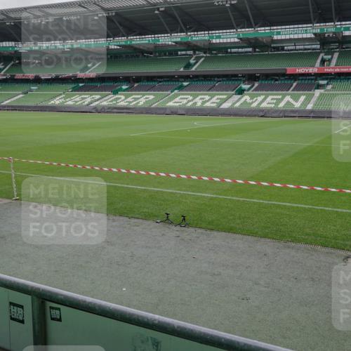 05.10.2025 - 20. swb-Marathon Bremen Michael Burmester http://msf.ph/oto/9263402 05.10.2025 11:52:01 Laufen im Stadion 1040 meine-sportfotos.de