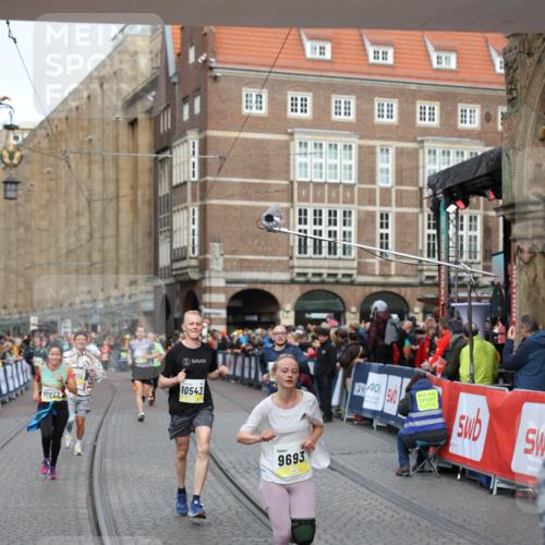 05.10.2025 - 20. swb-Marathon Bremen Yannick Fuchs http://msf.ph/oto/9263404 05.10.2025 10:50:05 Ziel 9369, 9676, 9693, 9696, 9803, 10159, 10543, 10868, 10946, 11091, 11642, 11749 meine-sportfotos.de