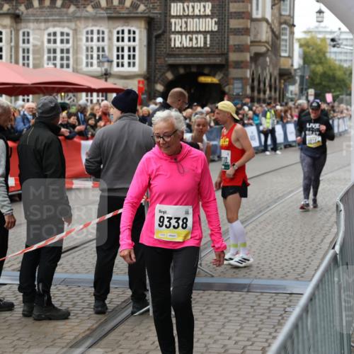 05.10.2025 - 20. swb-Marathon Bremen Yannick Fuchs http://msf.ph/oto/9263414 05.10.2025 11:25:52 Ziel 9338, 10184 meine-sportfotos.de