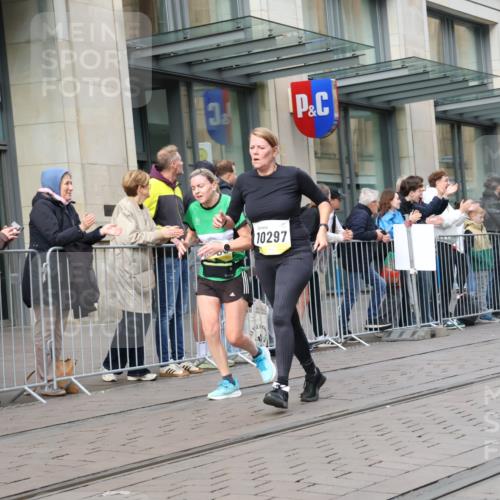 05.10.2025 - 20. swb-Marathon Bremen Strokosch-Dieckow http://msf.ph/oto/9263427 05.10.2025 11:03:24 Ziel 7199, 7788, 9241, 9315, 9379, 9486, 9571, 9940, 10106, 10213, 10238, 10265, 10271, 10297, 10478, 10603, 10604, 10711, 10713, 11039, 11272, 11306, 11522, 11589, 7199, 7788, 9241, 9315, 9379, 9486, 9571, 9940, 10106, 10213, 10238, 10265, 10271, 10297, 10478, 10603, 10604, 10711, 10713, 11039, 11272, 11306, 11522, 11589 meine-sportfotos.de