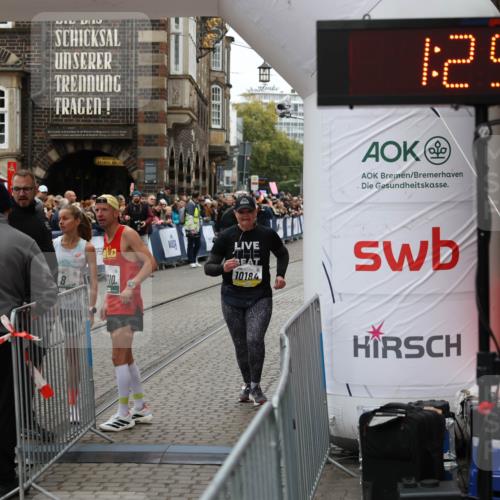 05.10.2025 - 20. swb-Marathon Bremen Yannick Fuchs http://msf.ph/oto/9263430 05.10.2025 11:25:54 Ziel 9338, 10184 meine-sportfotos.de
