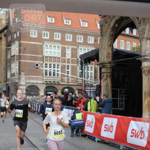 05.10.2025 - 20. swb-Marathon Bremen Yannick Fuchs http://msf.ph/oto/9263432 05.10.2025 10:50:05 Ziel 9369, 9676, 9693, 9696, 9803, 10159, 10543, 10868, 10946, 11091, 11642, 11749 meine-sportfotos.de