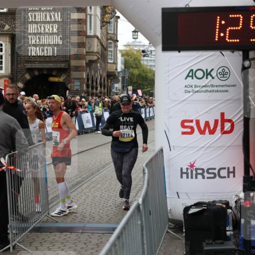 05.10.2025 - 20. swb-Marathon Bremen Yannick Fuchs http://msf.ph/oto/9263446 05.10.2025 11:25:54 Ziel 9338, 10184 meine-sportfotos.de