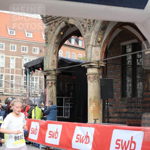 05.10.2025 - 20. swb-Marathon Bremen Yannick Fuchs http://msf.ph/oto/9263450 05.10.2025 10:50:06 Ziel 9676, 9693, 9803, 10159, 10543, 10868, 10946, 11642, 11749 meine-sportfotos.de