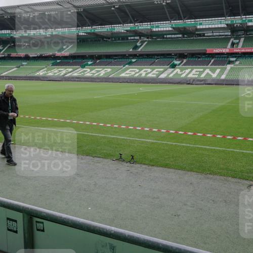 05.10.2025 - 20. swb-Marathon Bremen Michael Burmester http://msf.ph/oto/9263459 05.10.2025 11:52:05 Laufen im Stadion 1040 meine-sportfotos.de