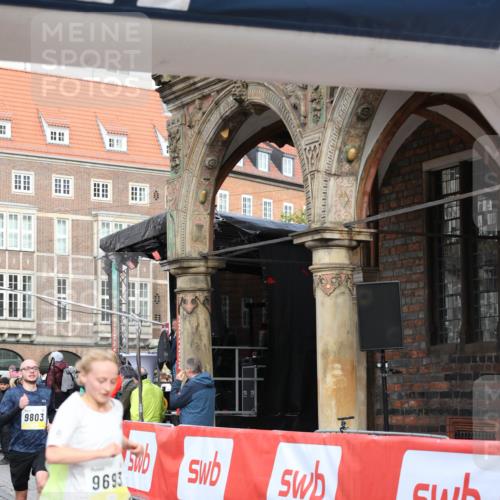 05.10.2025 - 20. swb-Marathon Bremen Yannick Fuchs http://msf.ph/oto/9263466 05.10.2025 10:50:06 Ziel 9676, 9693, 9803, 10159, 10543, 10868, 10946, 11642, 11749 meine-sportfotos.de