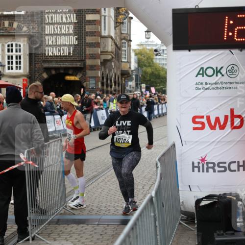 05.10.2025 - 20. swb-Marathon Bremen Yannick Fuchs http://msf.ph/oto/9263474 05.10.2025 11:25:55 Ziel 9338, 10184 meine-sportfotos.de
