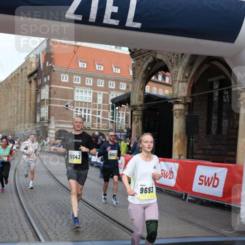 05.10.2025 - 20. swb-Marathon Bremen Yannick Fuchs http://msf.ph/oto/9263478 05.10.2025 10:50:06 Ziel 9676, 9693, 9803, 10159, 10543, 10868, 10946, 11642, 11749 meine-sportfotos.de