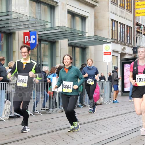 05.10.2025 - 20. swb-Marathon Bremen Strokosch-Dieckow http://msf.ph/oto/9263497 05.10.2025 11:03:27 Ziel 7788, 9241, 9315, 9379, 9571, 9940, 10106, 10213, 10238, 10265, 10271, 10297, 10478, 10603, 10604, 10711, 10713, 11039, 11183, 11272, 11306, 11522, 11589, 11609, 7788, 9241, 9315, 9379, 9571, 9940, 10106, 10213, 10238, 10265, 10271, 10297, 10478, 10603, 10604, 10711, 10713, 11039, 11183, 11272, 11306, 11522, 11589, 11609 meine-sportfotos.de