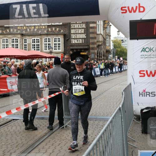 05.10.2025 - 20. swb-Marathon Bremen Yannick Fuchs http://msf.ph/oto/9263510 05.10.2025 11:25:56 Ziel 9338, 10184 meine-sportfotos.de
