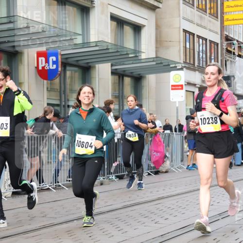 05.10.2025 - 20. swb-Marathon Bremen Strokosch-Dieckow http://msf.ph/oto/9263514 05.10.2025 11:03:27 Ziel 7788, 9241, 9315, 9379, 9571, 9940, 10106, 10213, 10238, 10265, 10271, 10297, 10478, 10603, 10604, 10711, 10713, 11039, 11183, 11272, 11306, 11522, 11589, 11609, 7788, 9241, 9315, 9379, 9571, 9940, 10106, 10213, 10238, 10265, 10271, 10297, 10478, 10603, 10604, 10711, 10713, 11039, 11183, 11272, 11306, 11522, 11589, 11609 meine-sportfotos.de