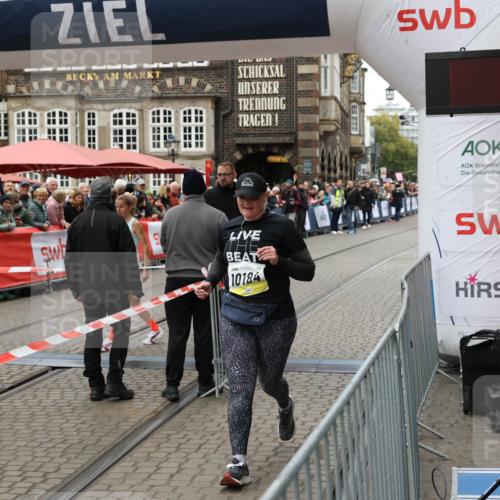 05.10.2025 - 20. swb-Marathon Bremen Yannick Fuchs http://msf.ph/oto/9263528 05.10.2025 11:25:56 Ziel 9338, 10184 meine-sportfotos.de