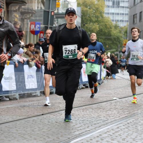 05.10.2025 - 20. swb-Marathon Bremen Strokosch-Dieckow http://msf.ph/oto/9263573 05.10.2025 12:58:30 Ziel 1058, 1258, 1392, 3705, 7269, 7405, 7816 meine-sportfotos.de