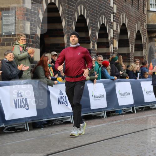 05.10.2025 - 20. swb-Marathon Bremen Strokosch-Dieckow http://msf.ph/oto/9263607 05.10.2025 11:07:04 Ziel 9265, 9491, 9890, 9901, 10193, 10371, 10788, 10991, 11131, 11709 meine-sportfotos.de