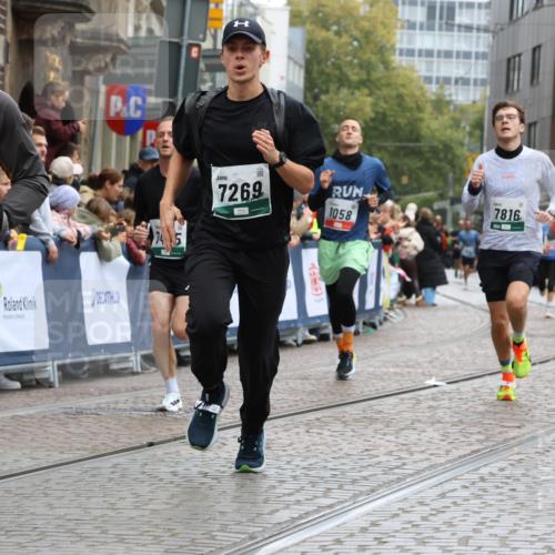05.10.2025 - 20. swb-Marathon Bremen Strokosch-Dieckow http://msf.ph/oto/9263610 05.10.2025 12:58:30 Ziel 1058, 1258, 1392, 3705, 7269, 7405, 7816 meine-sportfotos.de