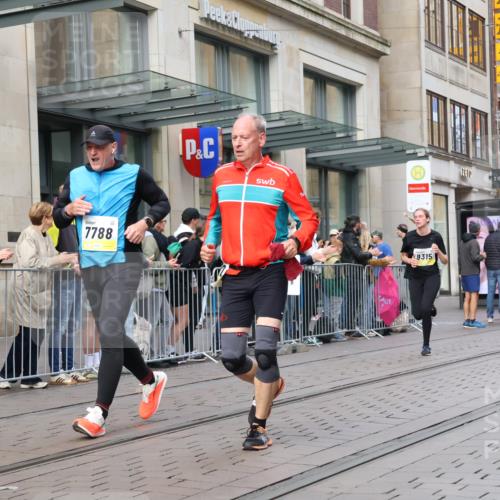 05.10.2025 - 20. swb-Marathon Bremen Strokosch-Dieckow http://msf.ph/oto/9263625 05.10.2025 11:03:31 Ziel 7788, 9241, 9315, 9379, 9398, 9571, 10106, 10205, 10238, 10265, 10271, 10297, 10478, 10551, 10603, 10604, 10711, 10713, 11039, 11183, 11272, 11306, 11589, 11609, 7788, 9241, 9315, 9379, 9398, 9571, 10106, 10205, 10238, 10265, 10271, 10297, 10478, 10551, 10603, 10604, 10711, 10713, 11039, 11183, 11272, 11306, 11589, 11609 meine-sportfotos.de