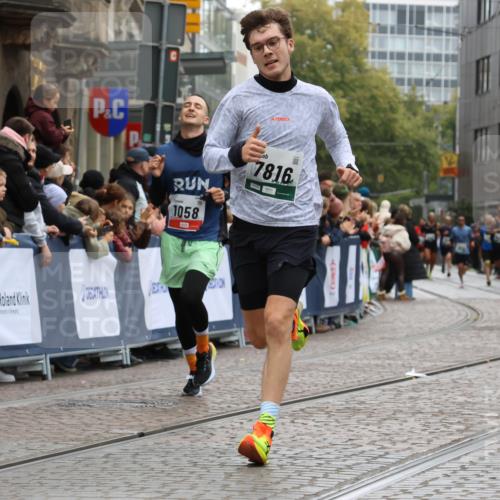 05.10.2025 - 20. swb-Marathon Bremen Strokosch-Dieckow http://msf.ph/oto/9263639 05.10.2025 12:58:32 Ziel 1058, 1258, 1392, 3705, 7405, 7816 meine-sportfotos.de