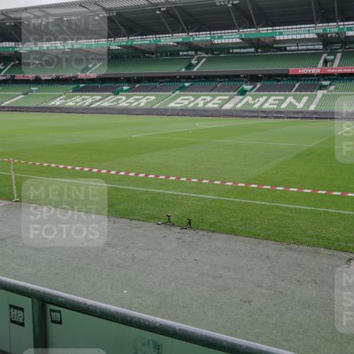 05.10.2025 - 20. swb-Marathon Bremen Michael Burmester http://msf.ph/oto/9263648 05.10.2025 11:52:31 Laufen im Stadion 1040 meine-sportfotos.de