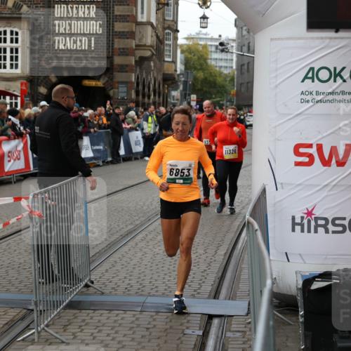 05.10.2025 - 20. swb-Marathon Bremen Yannick Fuchs http://msf.ph/oto/9263661 05.10.2025 11:26:26 Ziel 9352, 10373, 11326 meine-sportfotos.de