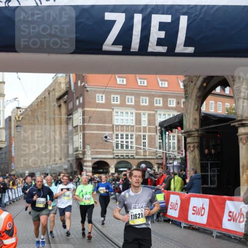 05.10.2025 - 20. swb-Marathon Bremen Yannick Fuchs http://msf.ph/oto/9263664 05.10.2025 10:50:11 Ziel 9485, 9676, 9693, 9787, 9803, 10246, 10543, 10868, 10946, 11208, 11288, 11295, 11621 meine-sportfotos.de