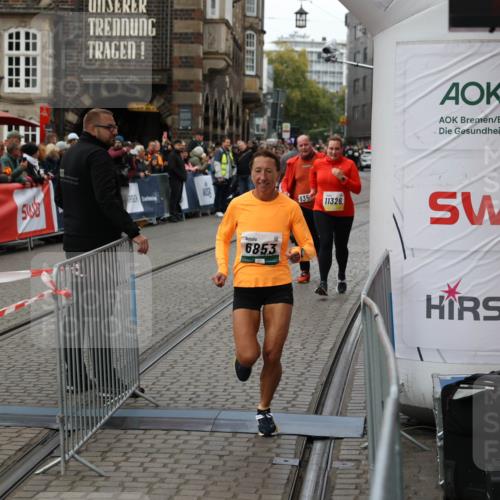 05.10.2025 - 20. swb-Marathon Bremen Yannick Fuchs http://msf.ph/oto/9263676 05.10.2025 11:26:26 Ziel 9352, 10373, 11326 meine-sportfotos.de