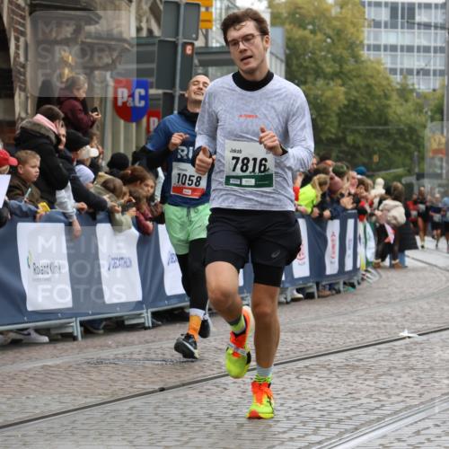 05.10.2025 - 20. swb-Marathon Bremen Strokosch-Dieckow http://msf.ph/oto/9263677 05.10.2025 12:58:32 Ziel 1058, 1258, 1392, 3705, 7405, 7816 meine-sportfotos.de
