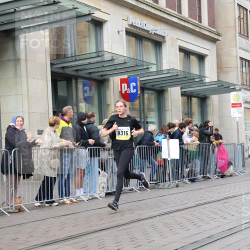 05.10.2025 - 20. swb-Marathon Bremen Strokosch-Dieckow http://msf.ph/oto/9263678 05.10.2025 11:03:33 Ziel 7123, 7788, 9241, 9315, 9379, 9398, 9571, 10106, 10205, 10238, 10265, 10271, 10297, 10551, 10603, 10604, 10711, 10713, 11039, 11183, 11272, 11306, 11589, 11609, 7123, 7788, 9241, 9315, 9379, 9398, 9571, 10106, 10205, 10238, 10265, 10271, 10297, 10551, 10603, 10604, 10711, 10713, 11039, 11183, 11272, 11306, 11589, 11609 meine-sportfotos.de