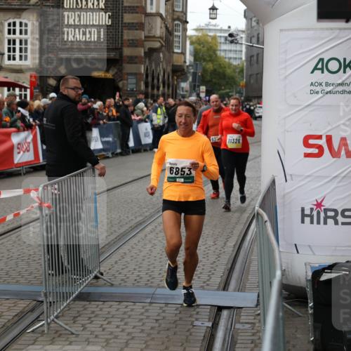 05.10.2025 - 20. swb-Marathon Bremen Yannick Fuchs http://msf.ph/oto/9263684 05.10.2025 11:26:26 Ziel 9352, 10373, 11326 meine-sportfotos.de