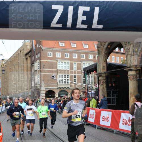 05.10.2025 - 20. swb-Marathon Bremen Yannick Fuchs http://msf.ph/oto/9263686 05.10.2025 10:50:11 Ziel 9485, 9676, 9693, 9787, 9803, 10246, 10543, 10868, 10946, 11208, 11288, 11295, 11621 meine-sportfotos.de