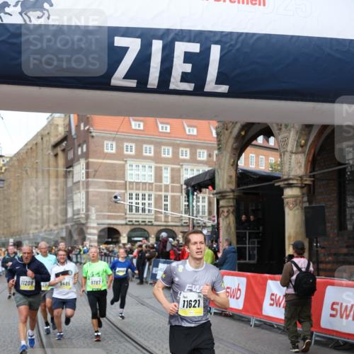 05.10.2025 - 20. swb-Marathon Bremen Yannick Fuchs http://msf.ph/oto/9263694 05.10.2025 10:50:11 Ziel 9485, 9676, 9693, 9787, 9803, 10246, 10543, 10868, 10946, 11208, 11288, 11295, 11621 meine-sportfotos.de