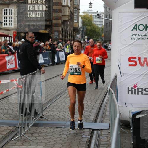 05.10.2025 - 20. swb-Marathon Bremen Yannick Fuchs http://msf.ph/oto/9263696 05.10.2025 11:26:26 Ziel 9352, 10373, 11326 meine-sportfotos.de