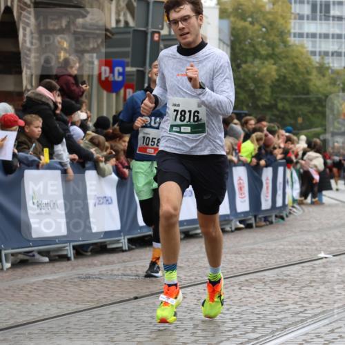 05.10.2025 - 20. swb-Marathon Bremen Strokosch-Dieckow http://msf.ph/oto/9263699 05.10.2025 12:58:32 Ziel 1058, 1258, 1392, 3705, 7405, 7816 meine-sportfotos.de