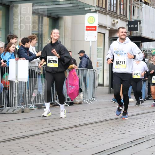 05.10.2025 - 20. swb-Marathon Bremen Strokosch-Dieckow http://msf.ph/oto/9263702 05.10.2025 11:03:36 Ziel 7123, 7788, 9241, 9275, 9315, 9379, 9398, 9571, 10106, 10205, 10238, 10265, 10271, 10551, 10603, 10604, 11039, 11183, 11272, 11306, 11609, 11611, 7123, 7788, 9241, 9275, 9315, 9379, 9398, 9571, 10106, 10205, 10238, 10265, 10271, 10551, 10603, 10604, 11039, 11183, 11272, 11306, 11609, 11611 meine-sportfotos.de