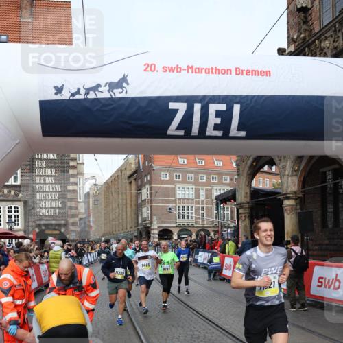 05.10.2025 - 20. swb-Marathon Bremen Yannick Fuchs http://msf.ph/oto/9263705 05.10.2025 10:50:12 Ziel 9485, 9676, 9693, 9787, 9803, 10246, 10543, 10868, 11208, 11288, 11295, 11621 meine-sportfotos.de