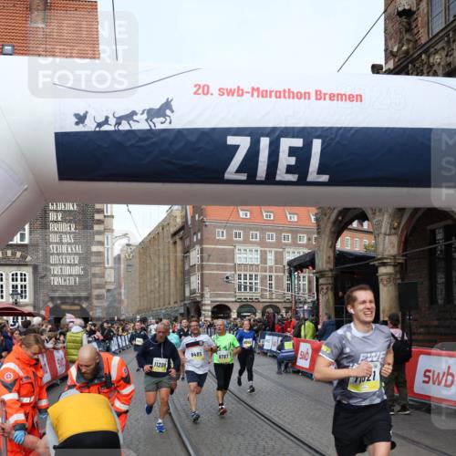 05.10.2025 - 20. swb-Marathon Bremen Yannick Fuchs http://msf.ph/oto/9263711 05.10.2025 10:50:12 Ziel 9485, 9676, 9693, 9787, 9803, 10246, 10543, 10868, 11208, 11288, 11295, 11621 meine-sportfotos.de