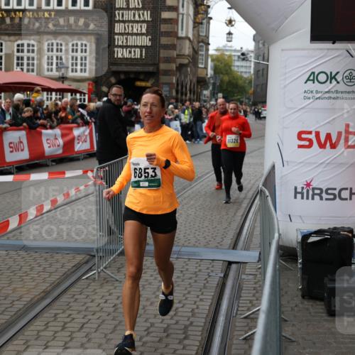 05.10.2025 - 20. swb-Marathon Bremen Yannick Fuchs http://msf.ph/oto/9263716 05.10.2025 11:26:27 Ziel 9352, 10373, 11326 meine-sportfotos.de