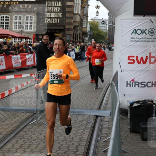 05.10.2025 - 20. swb-Marathon Bremen Yannick Fuchs http://msf.ph/oto/9263721 05.10.2025 11:26:27 Ziel 9352, 10373, 11326 meine-sportfotos.de