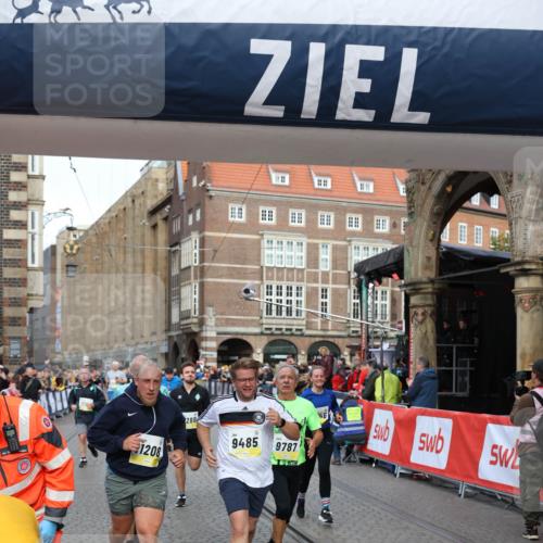 05.10.2025 - 20. swb-Marathon Bremen Yannick Fuchs http://msf.ph/oto/9263724 05.10.2025 10:50:12 Ziel 9485, 9676, 9693, 9787, 9803, 10246, 10543, 10868, 11208, 11288, 11295, 11621 meine-sportfotos.de